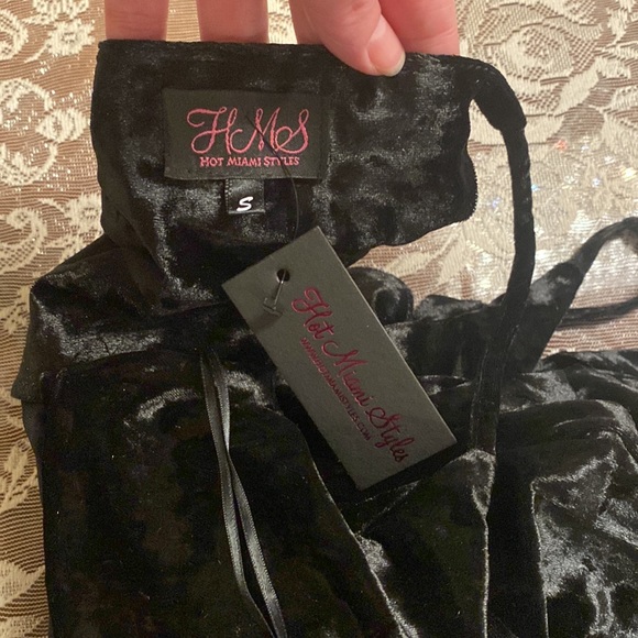HMS- Black Crushed Velvet Knotted Slit Dress, V-Neckline, Zipper Back Size Small - Picture 6 of 6